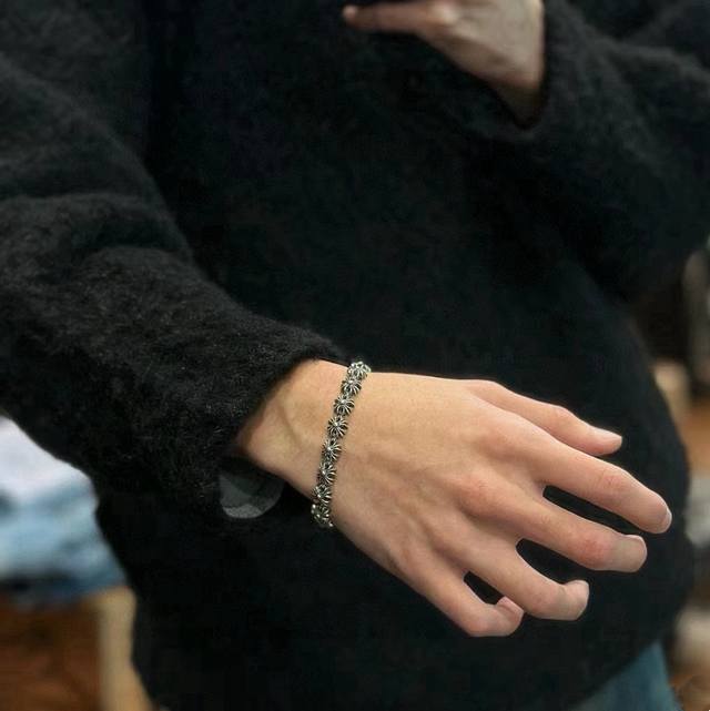 New counter quality Chrome Hearts classic retro distressed cross flower bracele