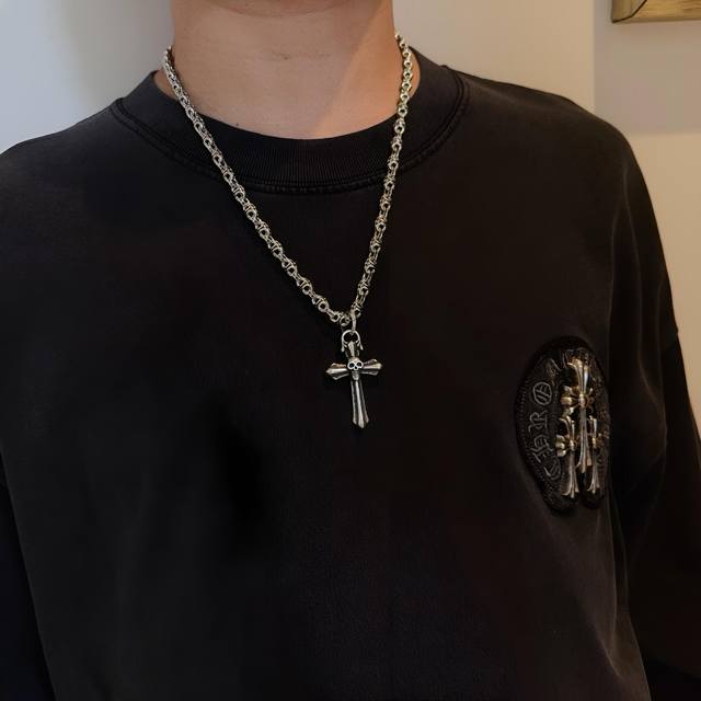 New counter quality Chrome Hearts classic retro cross necklace, skull cross pen