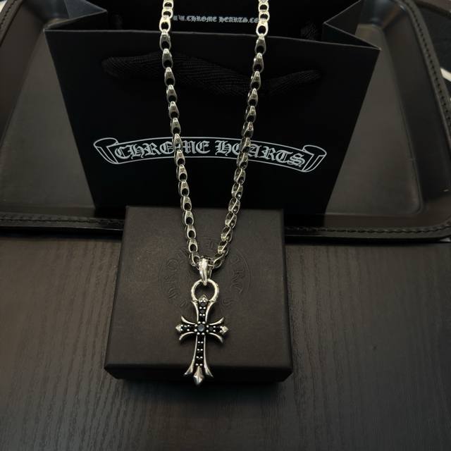 New counter quality Chrome Hearts retro cross necklace, black diamond cross pen