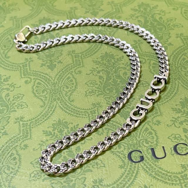 New product release: The latest model of a handsome Gucci necklace, a higher-en
