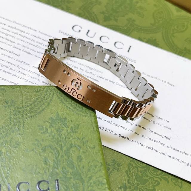Gucci's new recommended models for 2025 are the latest Gucci bracelets. The late