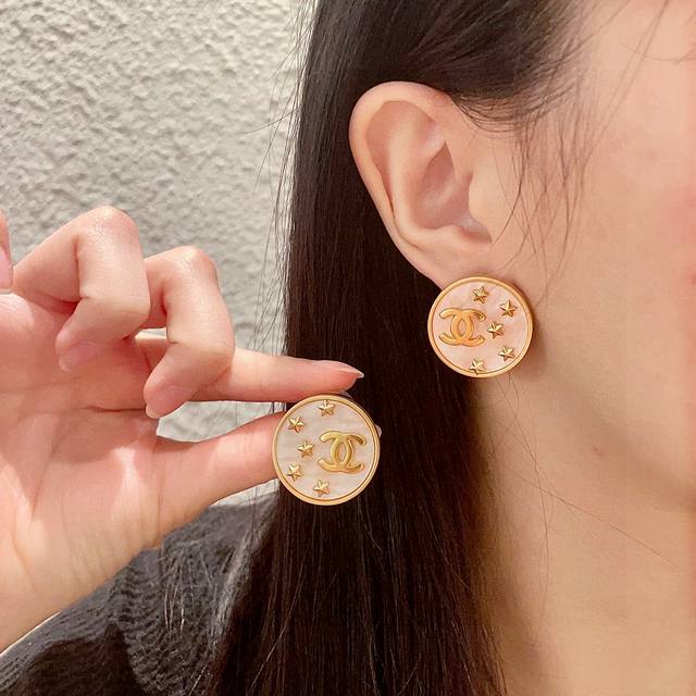 Chanel star round double C earrings