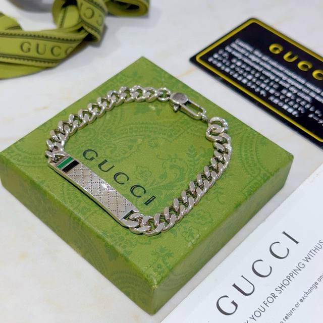 2025 Gucci's new bracelet is out! This latest Gucci bracelet features classic gr