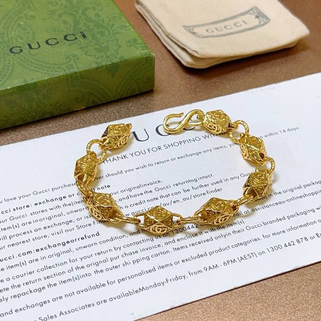 2025's latest luxury bracelet. Look for the details and the shimmering sand effe