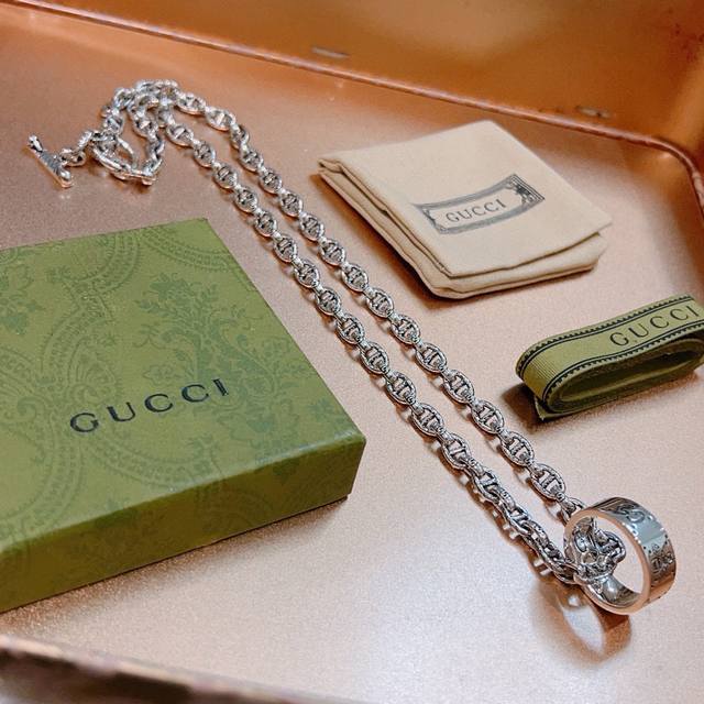 The latest Gucci necklace, a higher-end chain, is also featured on celebrities.