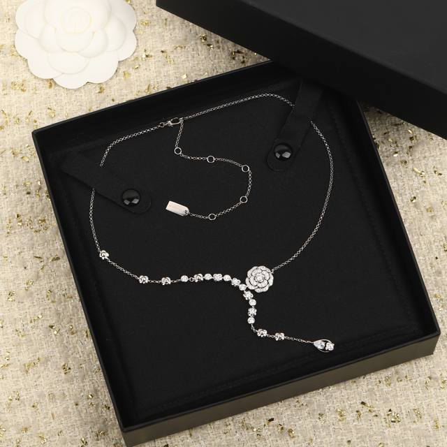 205942 We offer a camellia necklace, customizable with 18K real gold and diamond