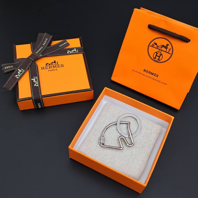 New arrival in stock Hermes Cheval horse head keychain pendant car keychain sta