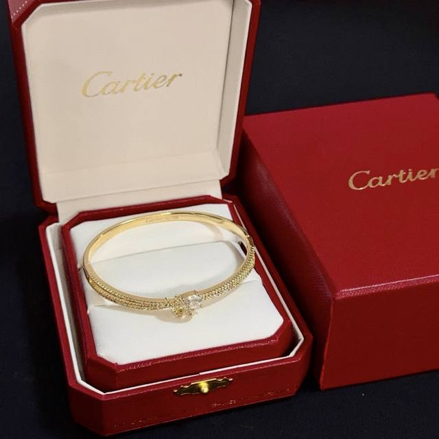 Cartier diamond bracelet, high-end custom version, diamond-studded craftsmanship