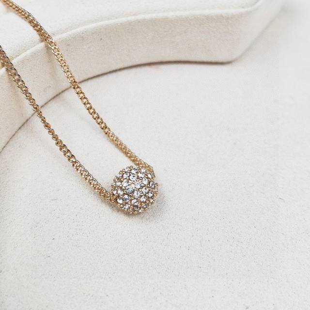 Real shot of Givenchy necklace wishing ball necklace ~ Amway a multi-wear neckl