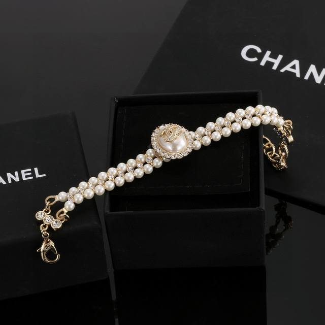 Chanel oval pearl and diamond double bracelet, heavy weaving and hand-inlaid one