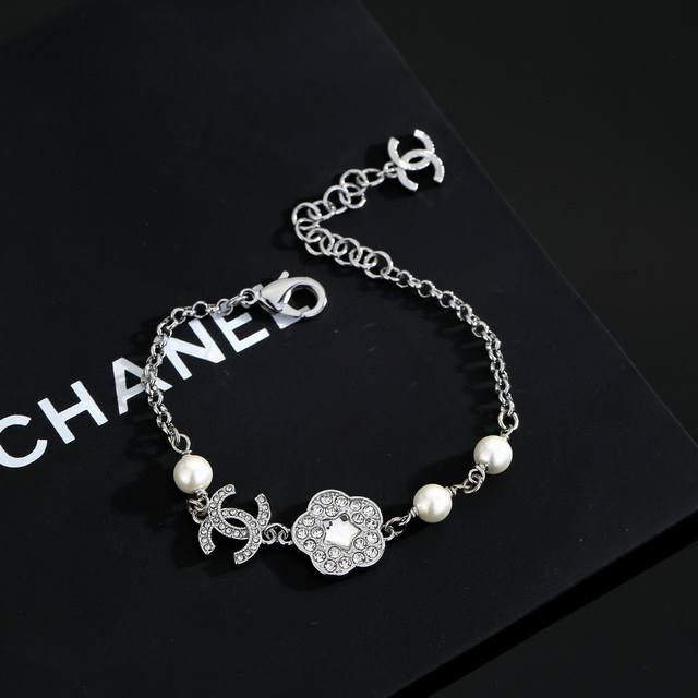 The texture is so good! Ch Nel Chanel's new flower braceletGlass pearls and sma