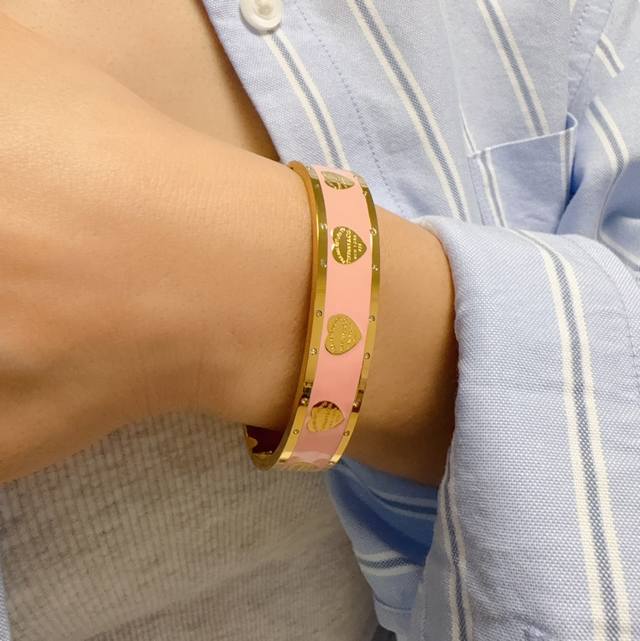 New Tiffany & Co. diamond-encrusted medium heart bracelet, a favorite among cel