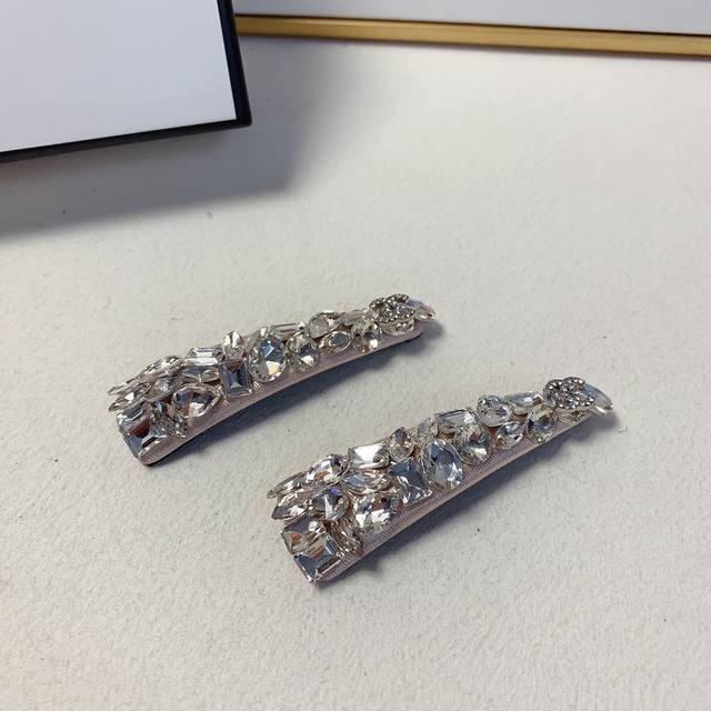 chanel Xiaoxiang Chanel hairpin Czech diamond logo side clip bangs clip Bb clip