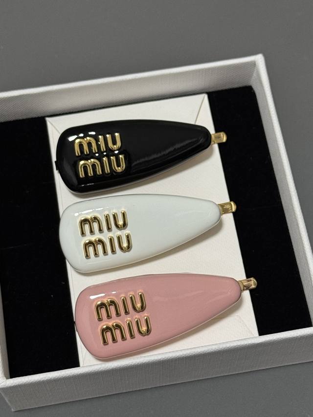 High quality details as shown in the picture, velvet and glossy, one price 0190