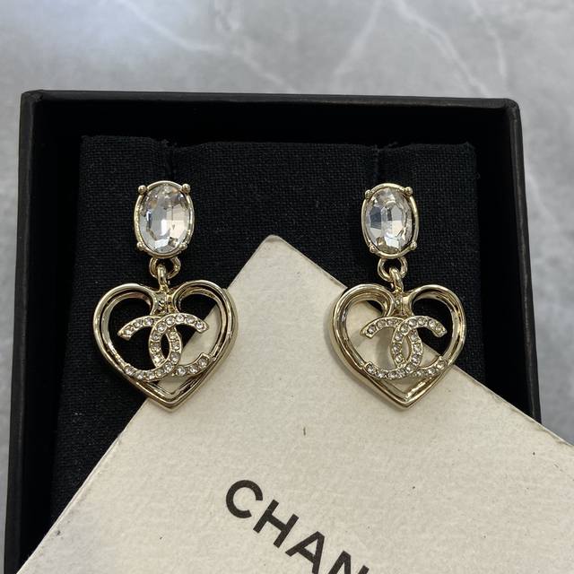Xe0157 Ch Nel Xiang'er 23C Hollow Heart EarringsThe hottest new early spring col
