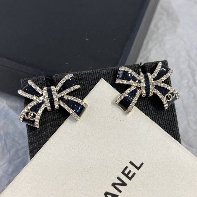 Xe0506 Ch Nel Fragrant Bow Diamond Earrings