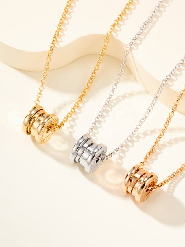 Zero Mini spring necklace is so classic and beautiful, it looks so cool with my