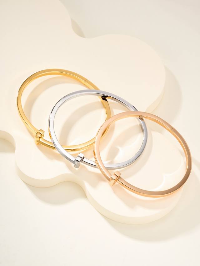 The new T1 narrow diamond-free bracelet is suitable for wrist circumferences 14