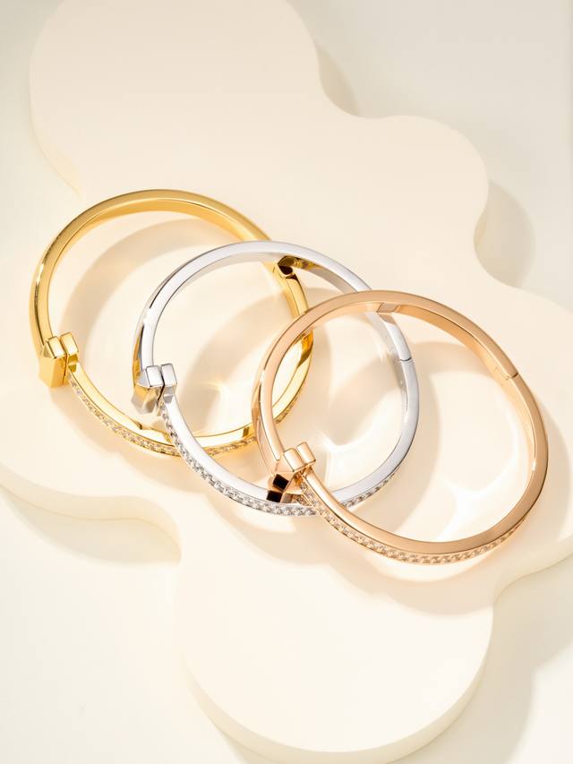 The new T1 wide diamond bracelet is suitable for wrist circumferences 14 to 16 a