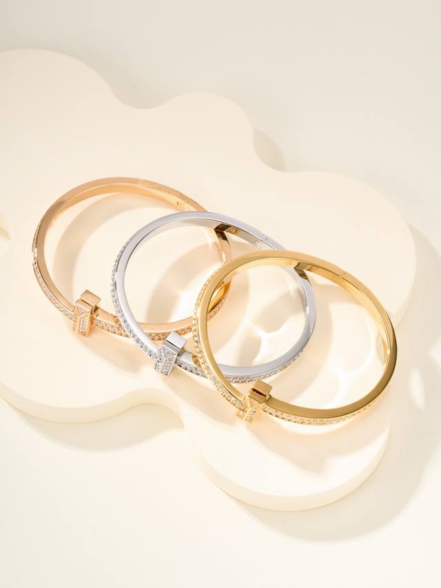 Brand new T1 luxury full diamond wide bracelet size 17Reference counter Z p mod