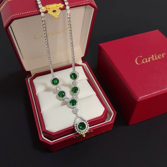 Cartier emerald diamond necklace, a high-end custom version, inlaid with diamond