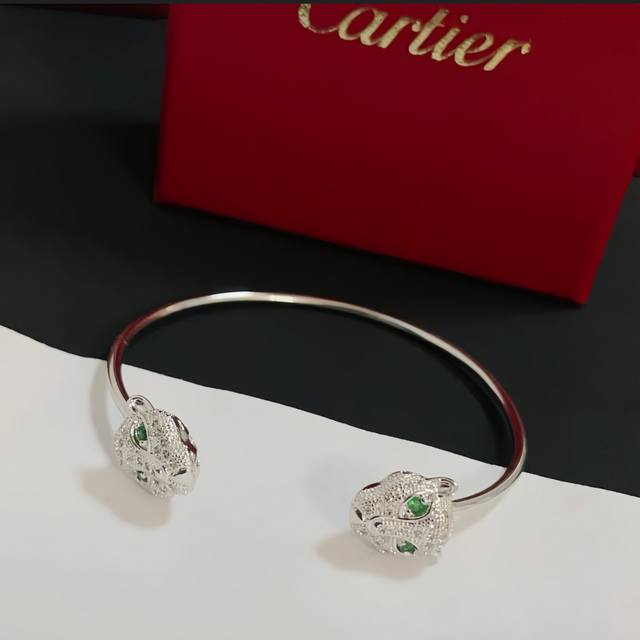 Cartier's panther head diamond bracelet, a high-end custom version, features dia