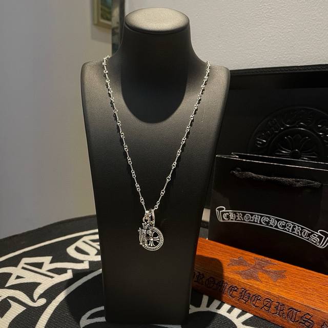 New counter quality Chrome Hearts classic twist necklace, cross pendant with co