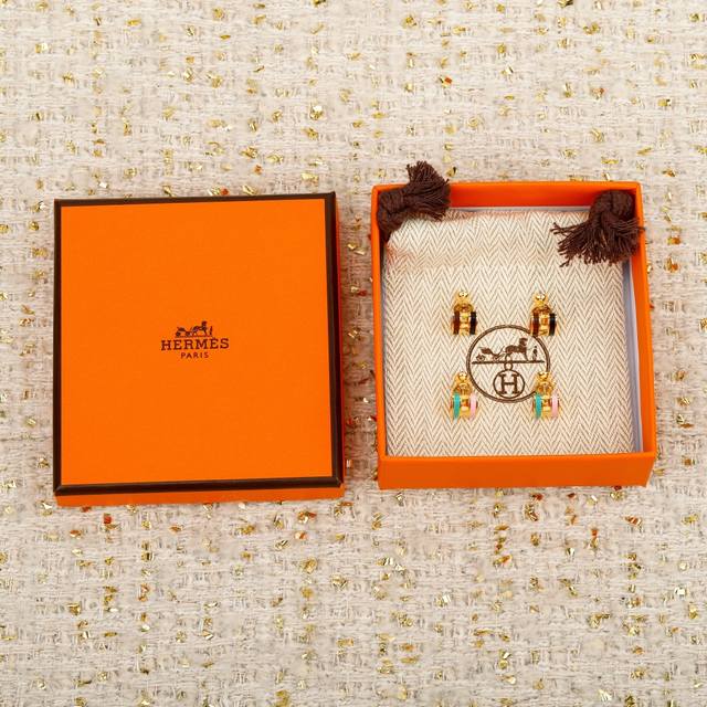 203258 We offer Mini stud earrings in Zp4160. Please contact us for large quanti