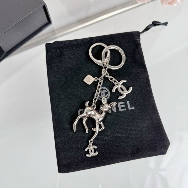 New Chanel deer pendant keychain Available in gold and silver, comes with a box