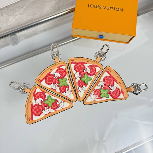 New arrival mini pizza pendant charm Louis Vuitton pizza pendant keychain Outdo