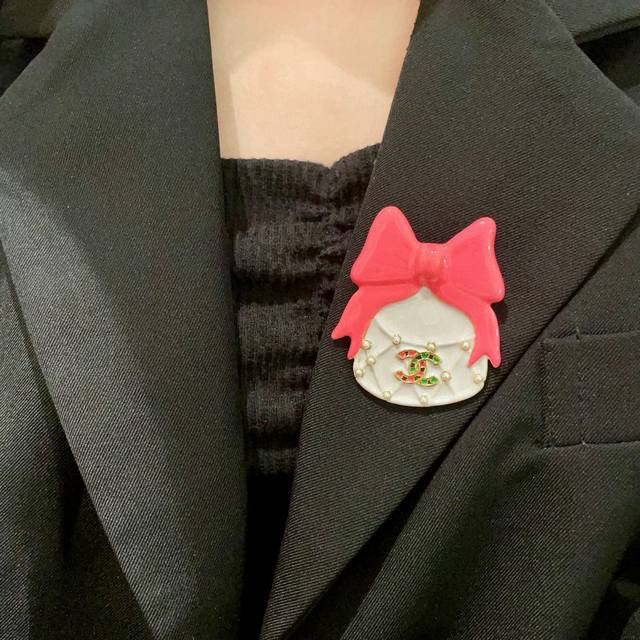 Chanel bow double C brooch