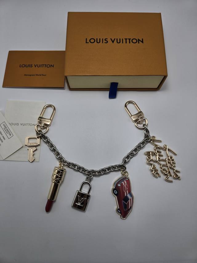 New 1V limited edition keychain bag charm Silver chain with exquisite charm com