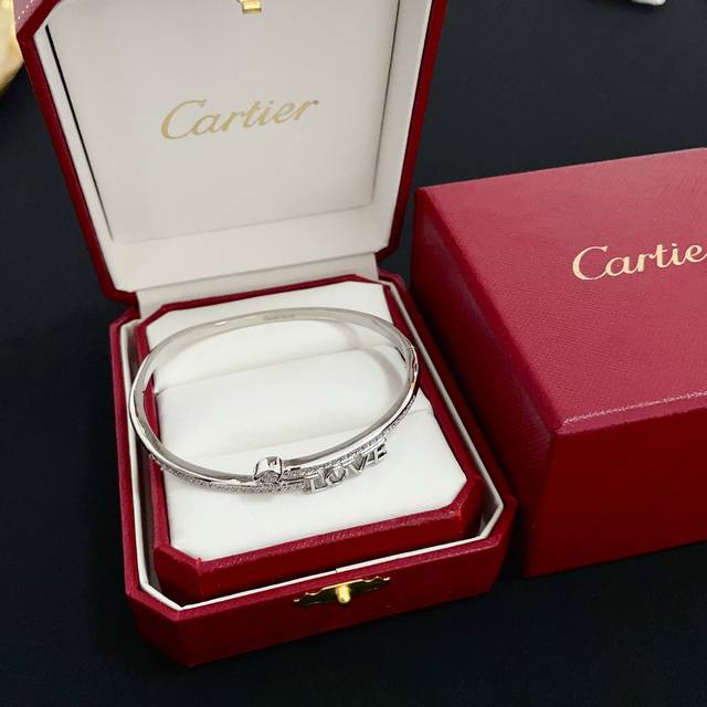 Cartier's high-end custom diamond bracelet features diamond-studded craftsmanshi