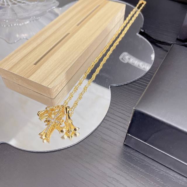 The latest Chrome Hearts counter one-to-one gold necklace, double cross diamond