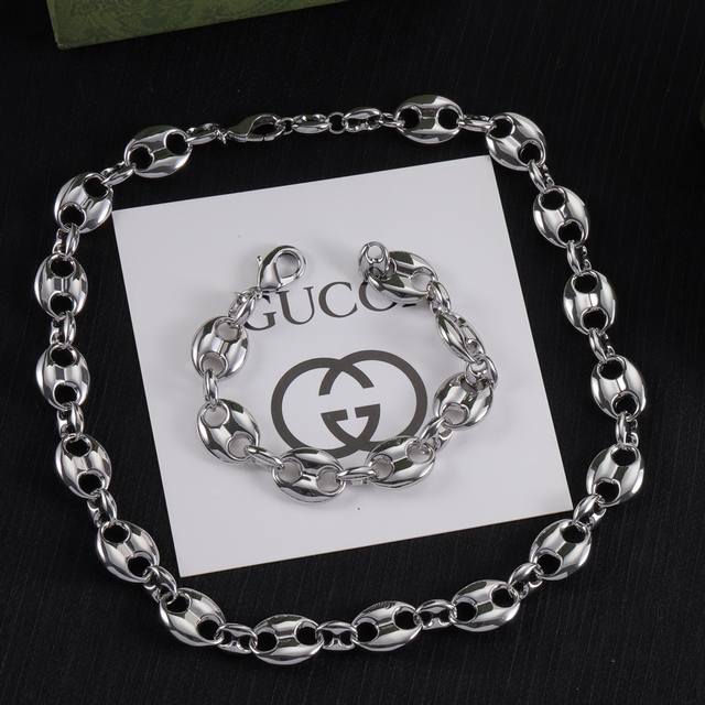 Gucci pig nose set necklace bracelet necklace