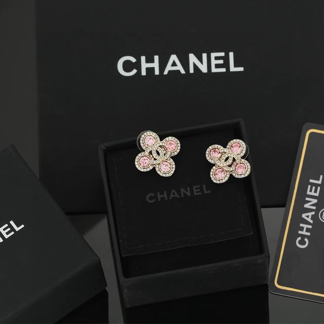 Chanel pink four-leaf clover earrings, a large wave of brand new earrings have