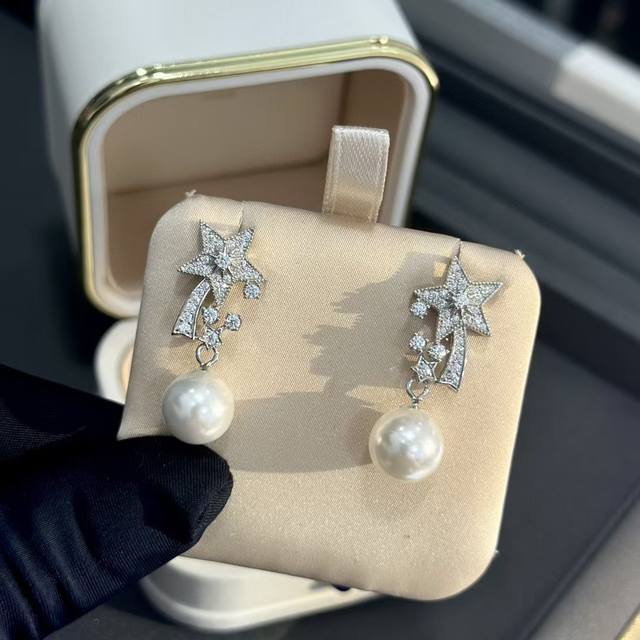 Seiko version of the new Chanel comet tassel pearl earrings with five-pointed s