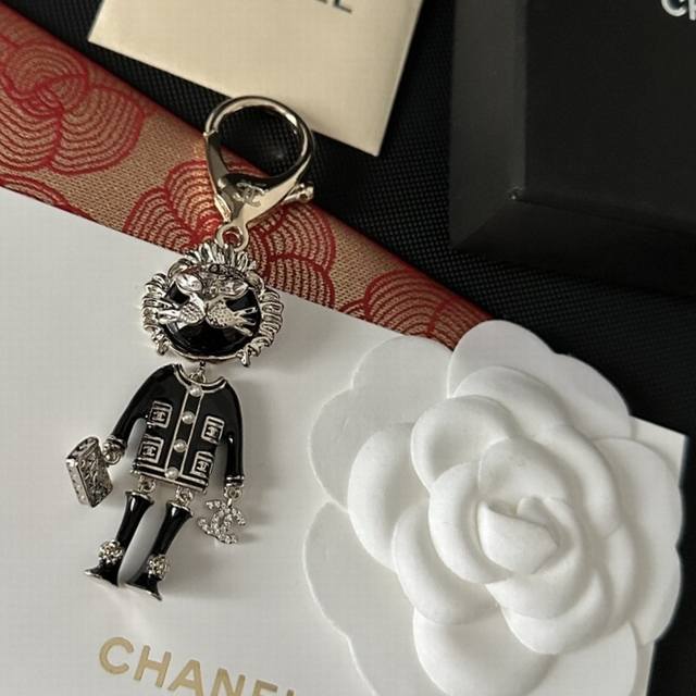 Chanel Chanel lion pendant keychain counter latest synchronization double C bag