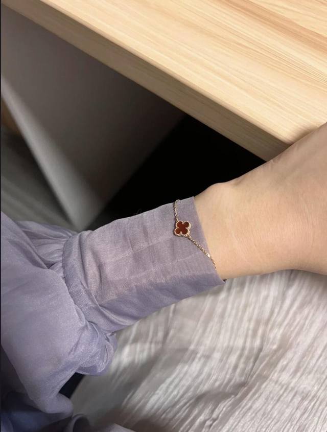 V Gold Material Vca Heart Carnelian Four-Leaf Clover Mini Bracelet