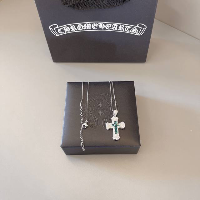 Too cool, the latest Chrome Hearts , no explosion, no hair , factory direct s