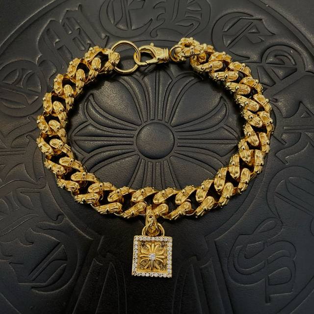 New counter quality Chrome Hearts gold cross twisted bracelet, the original con