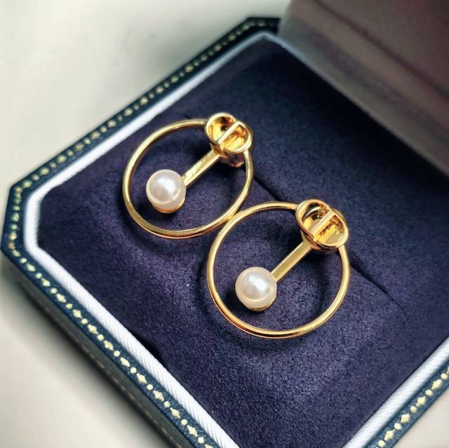 Dior hoop earrings are now available at the counter. They are so beautiful and r