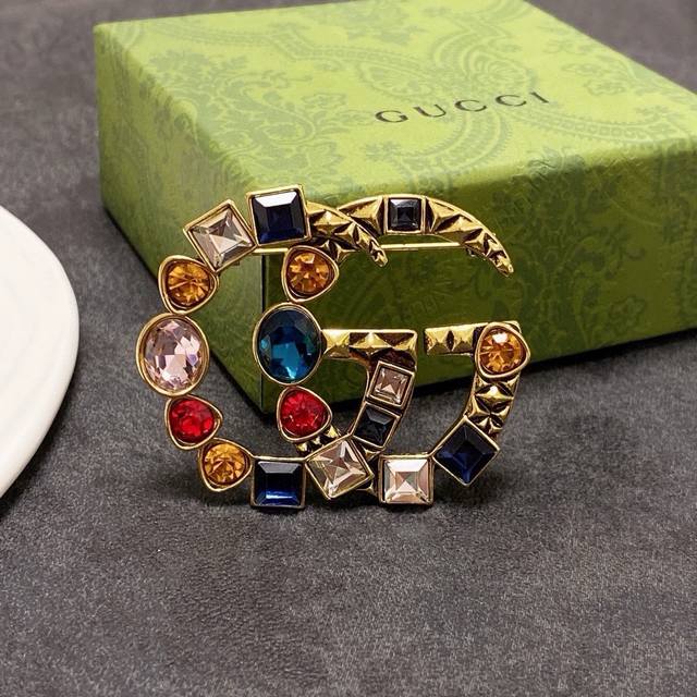 Gucci's new colored diamond brooch, available simultaneously at Gucci counters,