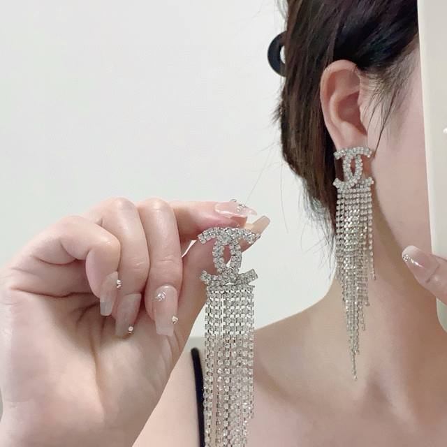 Xiaohongshu recommends new Chanel earrings Chanel full diamond tassel long earr