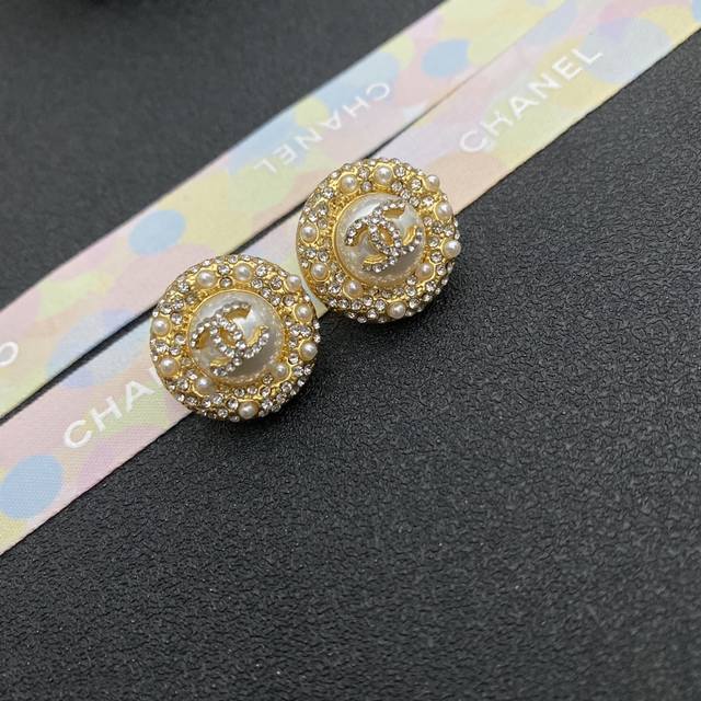 Selling like crazy! Chanel's official website is promoting the best-selling, ex