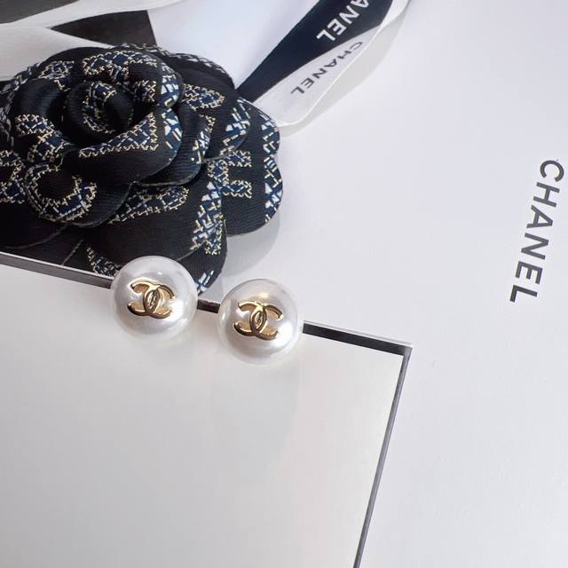 New listing high-end Chanel Xiaoxiang double C simple mini red and white pearl