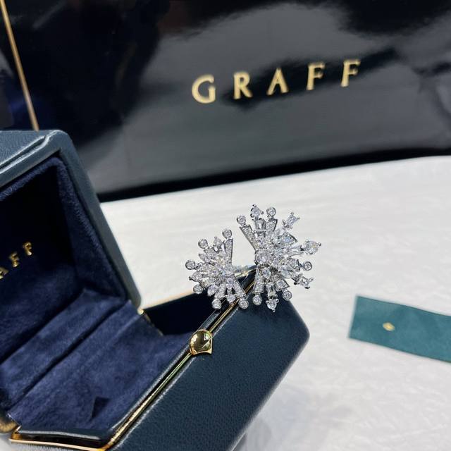 V high-end gold ring, stunning Graff special-shaped diamond fan-shaped fireworks