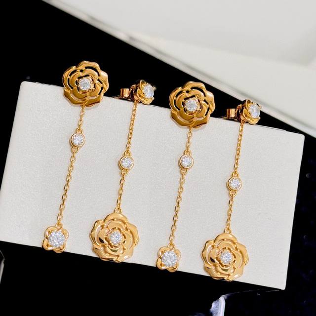 V Gold High Edition Chanel-style Camelia series hollow camellia asymmetrical ear