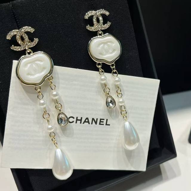 Today's new earrings* 25A new gold mother-of-pearl cloud-shaped letter chain ta