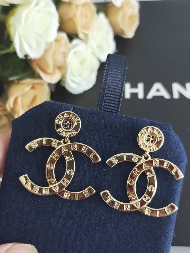 Selling like crazy! Super hot item! Chanel's new button and letter earrings are